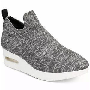 DKNY Womens Angie Fabric Low Top Slip On